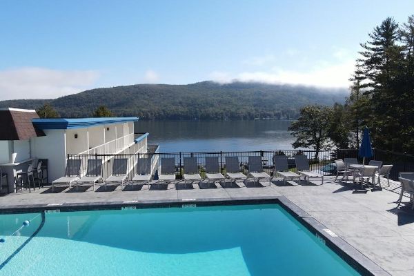 Hotel Tahoe Resort on Lake George